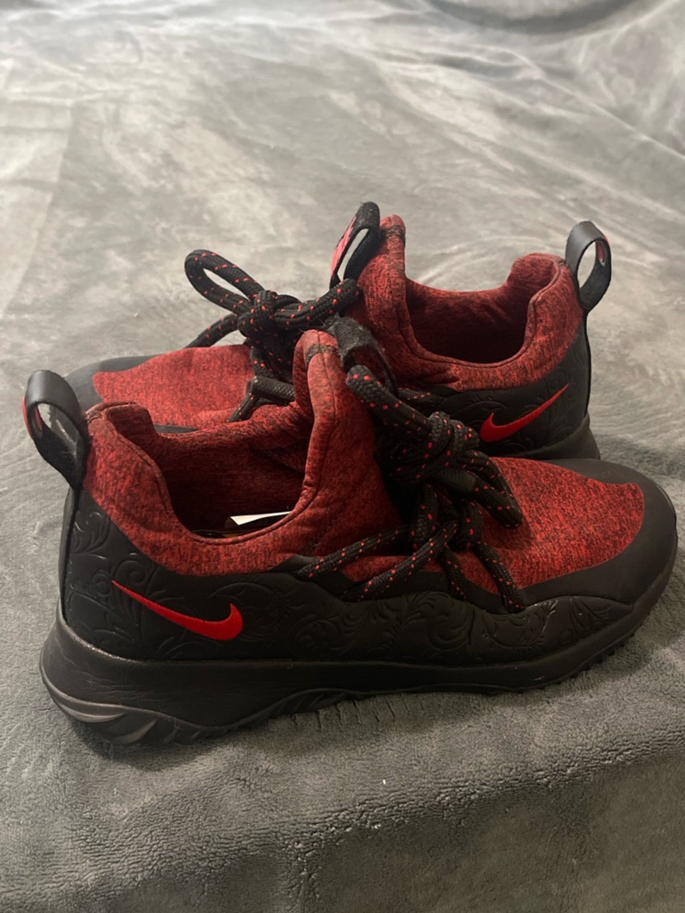 Nike City Loop - Black Red Floral